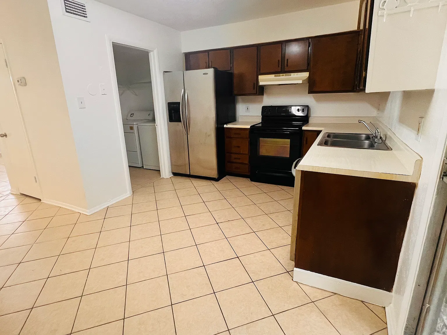 2 bed, 1.5 bath, 970 sqft, $1,450 — Photo 3