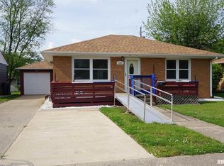 1503 Tennell Rd, Pekin, IL 61554