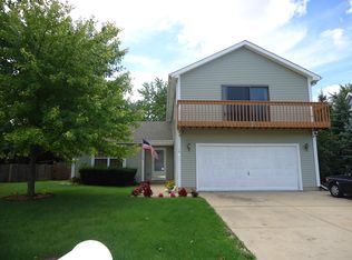 151 W Willow Dr, Round Lake Park, IL