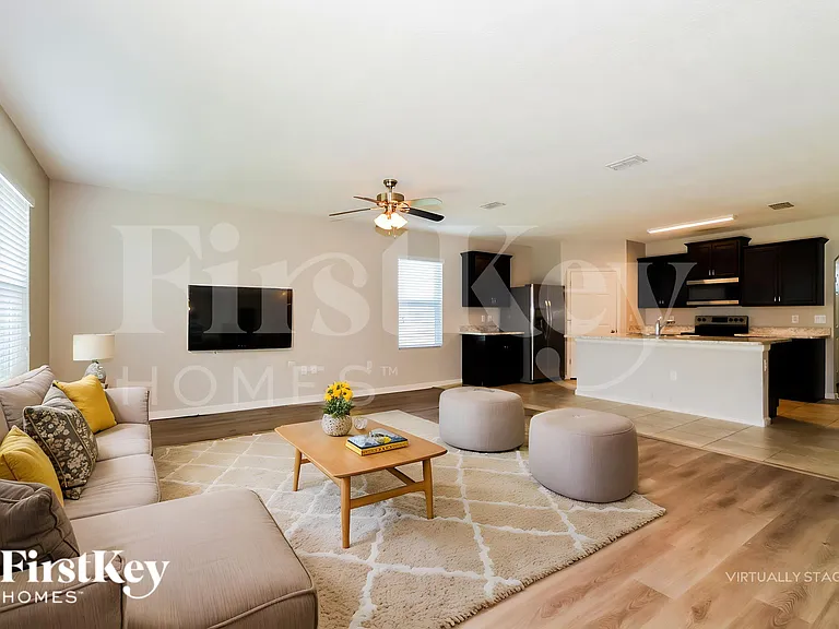 374 Sauders Rd SE — Photo 5