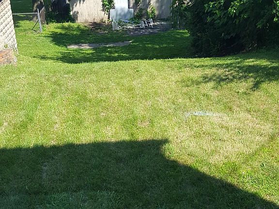 Backyard not fenced in