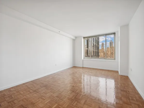 888 Main Street image 1 of 54