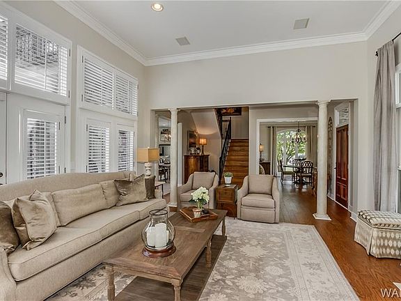 5th image of 2828 Lake Crest Dr