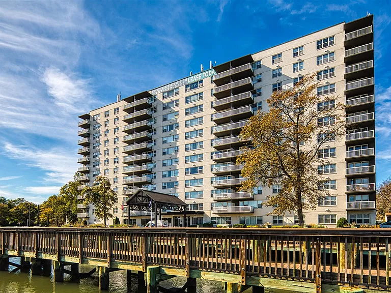 The Lafayette Apartments — Photo 29