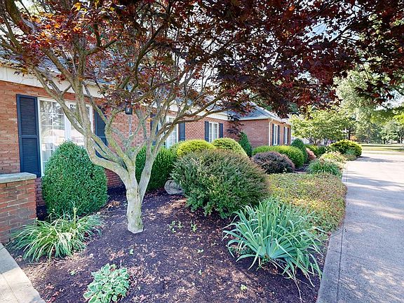 4th image of 51 Edgewood Dr