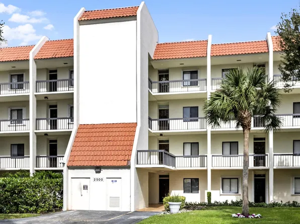 2500 Presidential Way #205, West Palm Beach, FL 33401