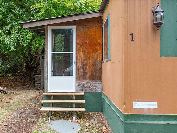 4th image of 2670 Sooke River Rd #1