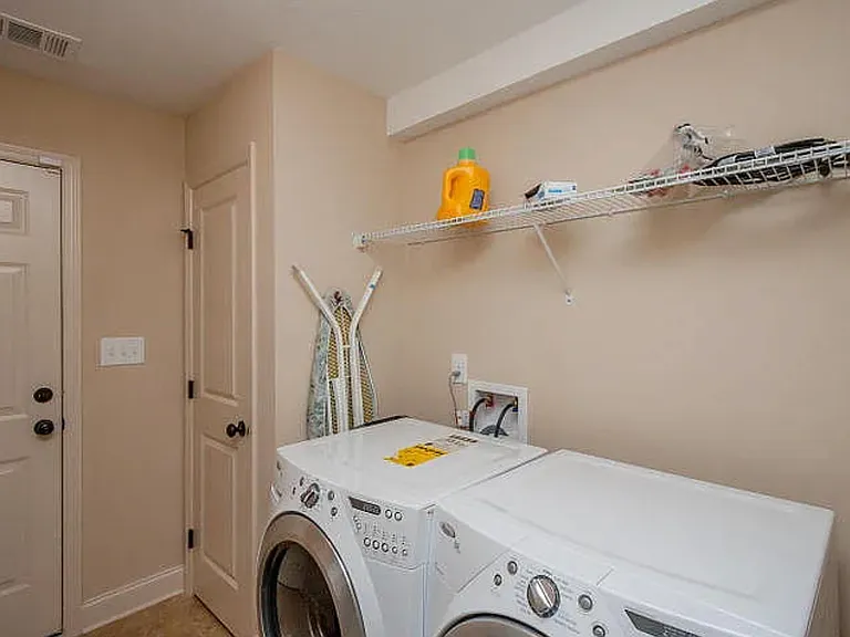 1004 Barrett Dr — Photo 20