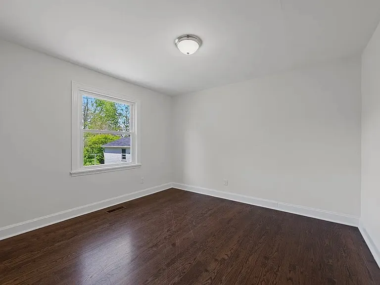 225 Maplemere Ave — Photo 10