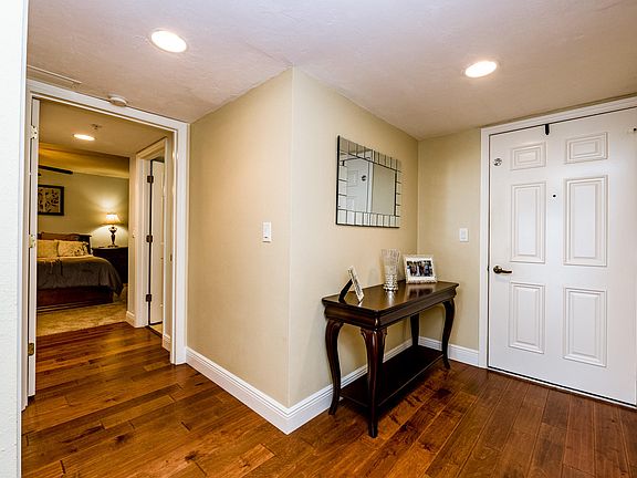 4th image of 1 John Anderson Dr #6020