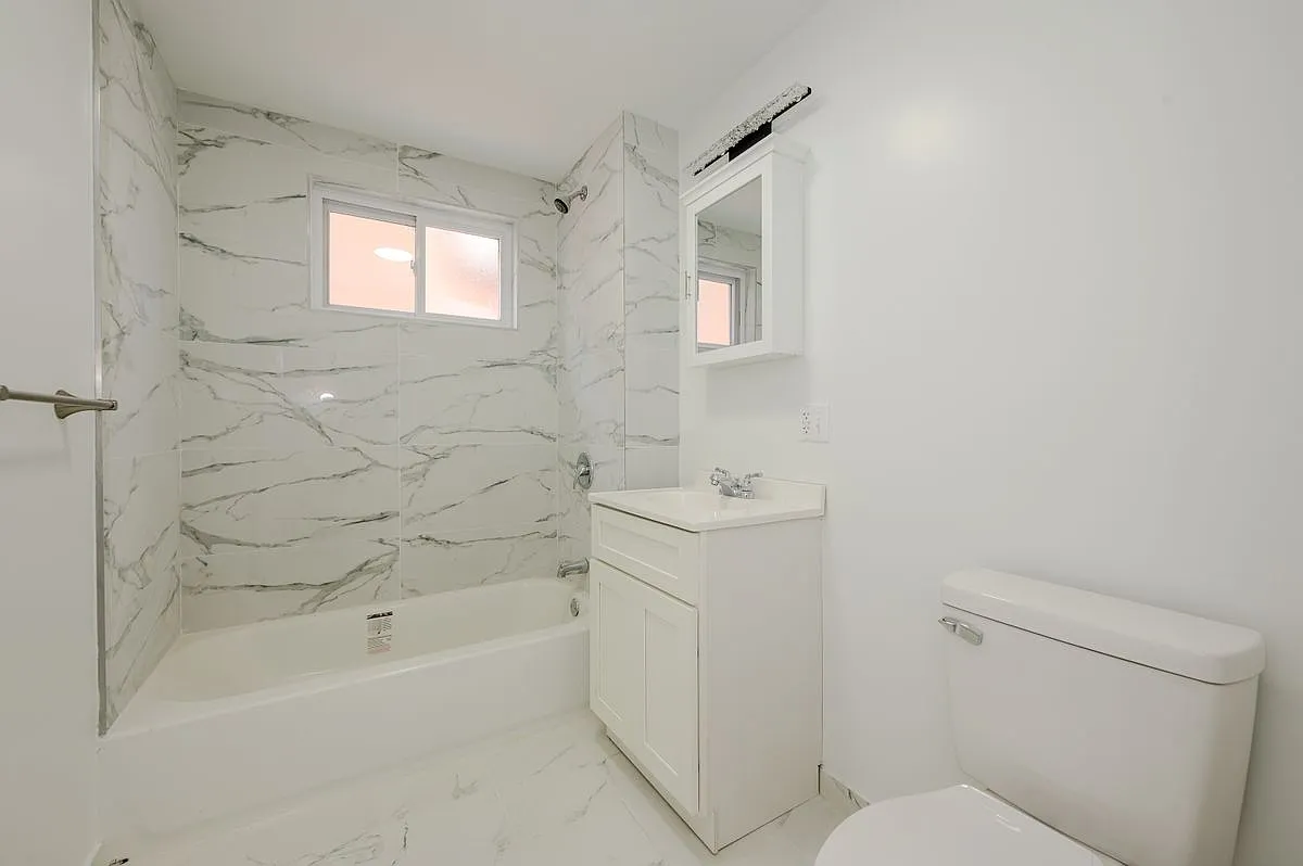 3 bed, 1.0 bath, 933 sqft, $3,600 — Photo 4
