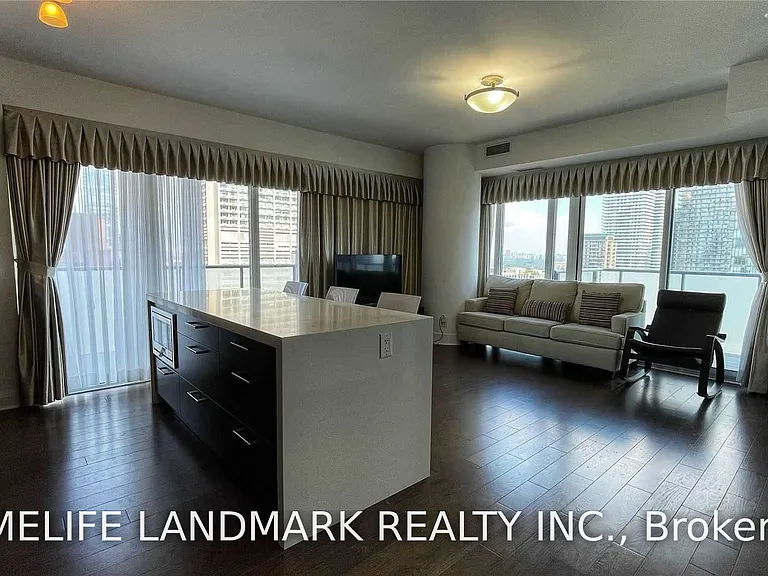 1080 Bay St #3010 — Photo 7