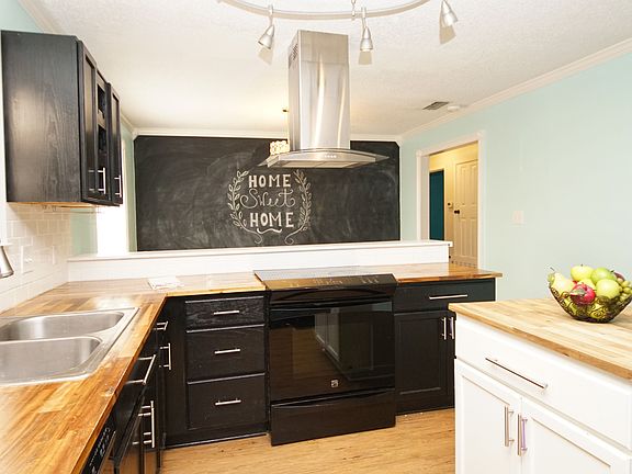 3rd image of 109 Abbott Cir