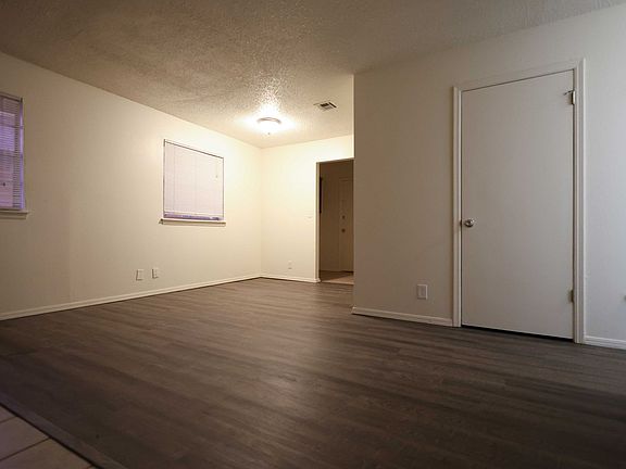 4th image of 112-126 NE 12th St #122