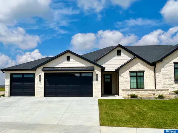 8015 S 43rd St, Lincoln, NE 68516