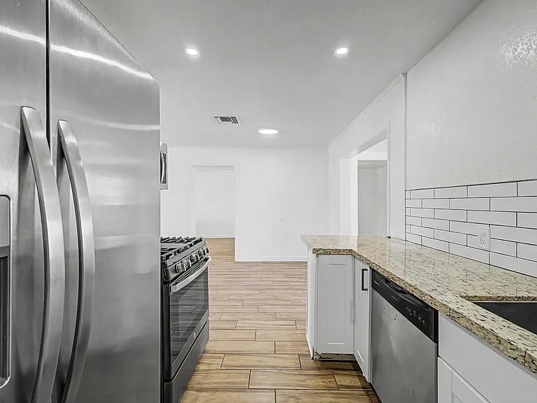 3519 W Orchid Ln — Photo 16