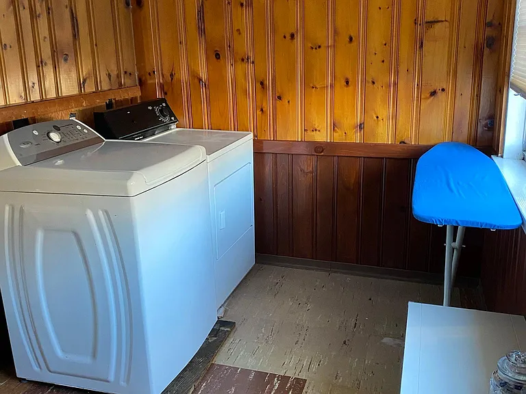 Enclosed porch with W/D