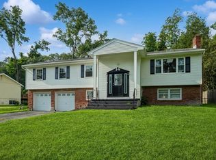 1 Old Silvermine Pl, Poughkeepsie, NY 12603