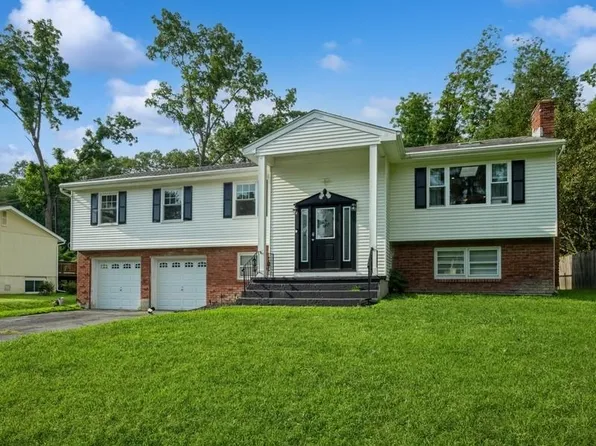 1 Old Silvermine Place, Poughkeepsie, NY 12603