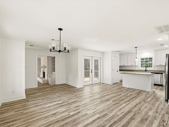 3rd image of 2216 Azalea Dr