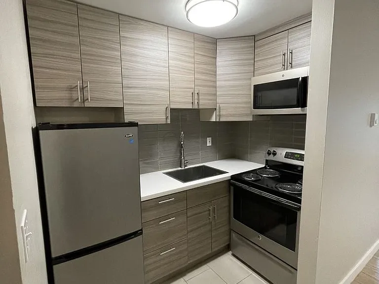 Mercer Crest Apartments — Photo 1