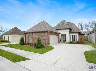 8211 Valencia Ct, Baton Rouge, LA 70820