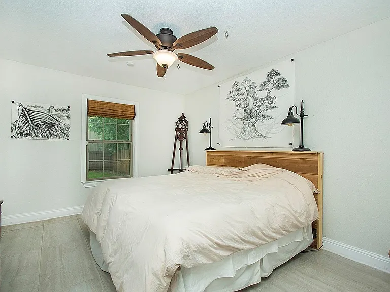 707 Sam Houston St — Photo 2