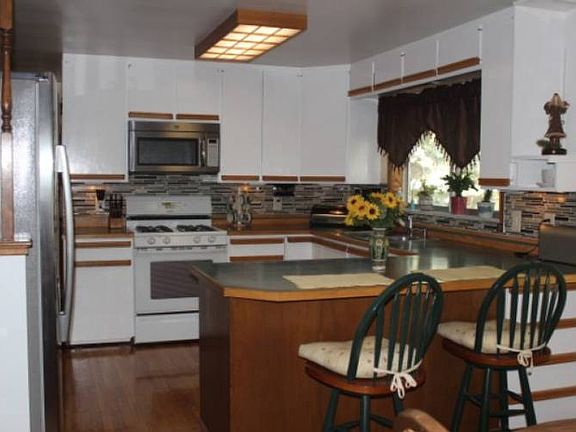 Kitchen with new back splash