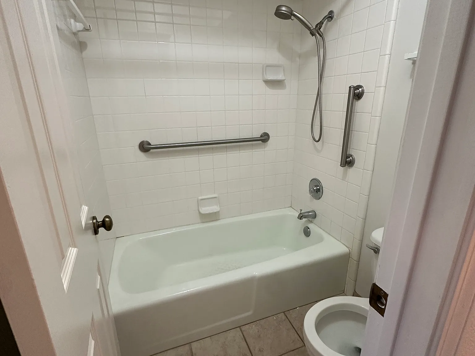2 bed, 1121 sqft, $1,800 — Photo 3