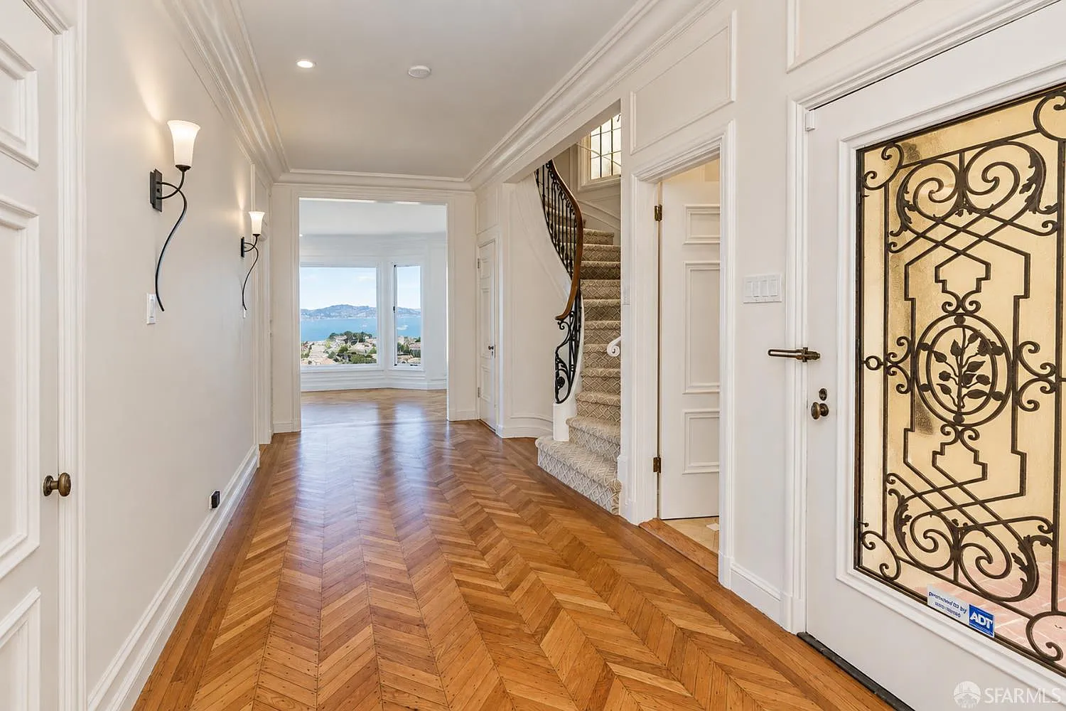 6 bed, 4.5 bath, $30,000 — Photo 2