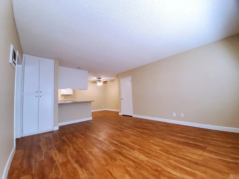 Parklane Apartments — Photo 23