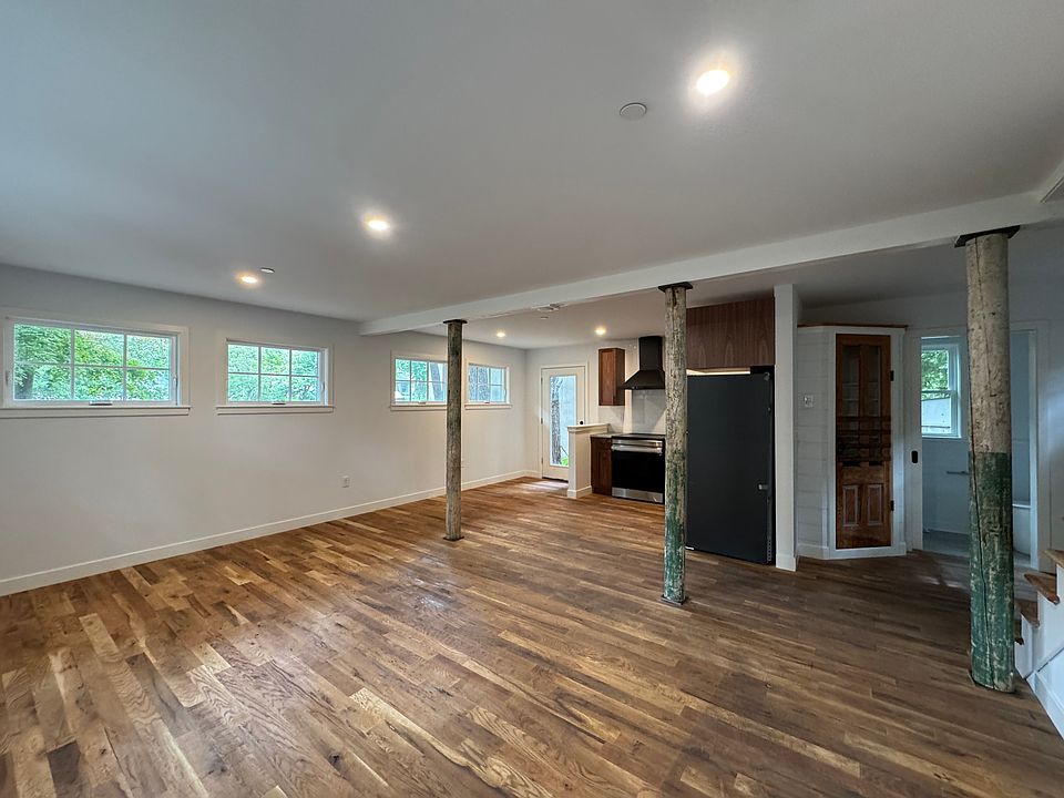 1st image of 69 Bowen St #2