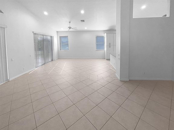 3rd image of 390 NW Sunview Way