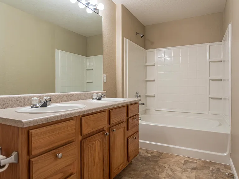 10030 E CAROLINA DR 103 DENVER-large-020-009-Master Bath-1500x1000-72dpi_07112024