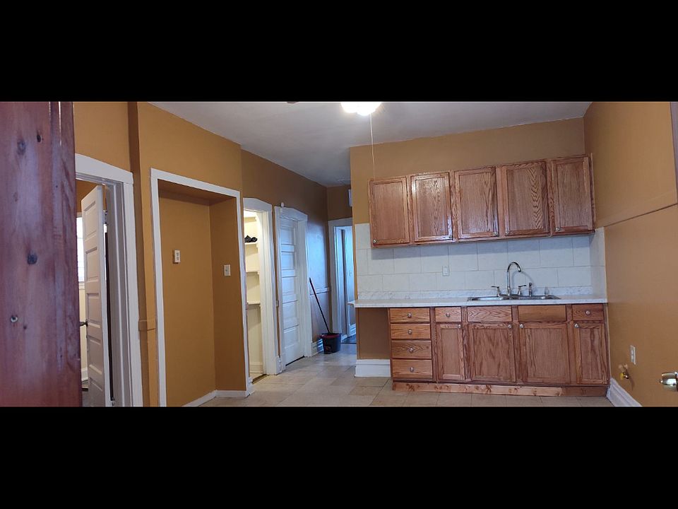 1st image of 1514 S 60th Ct