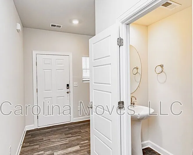 225 Telford Dr — Photo 6