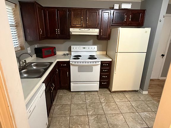 3rd image of 53 Oak Forest Pl