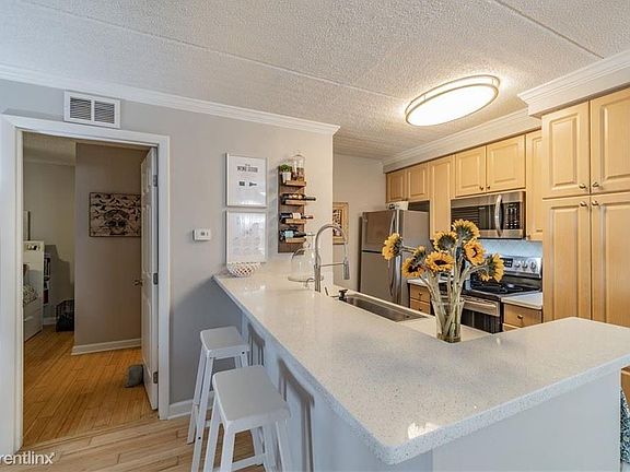 4th image of 5304 W Kennedy Blvd