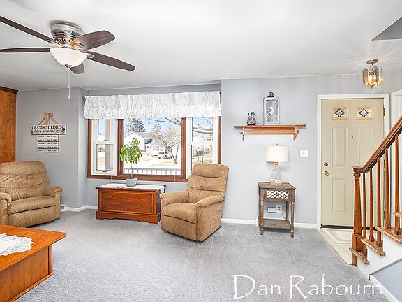 3rd image of 5454 Londonderry Dr SE