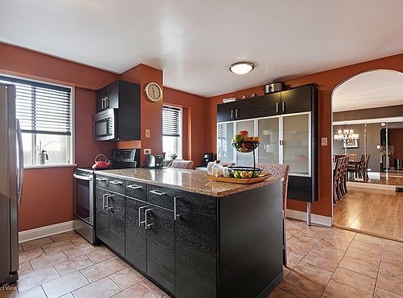 4th image of 7061 N Kedzie Ave Suite 701