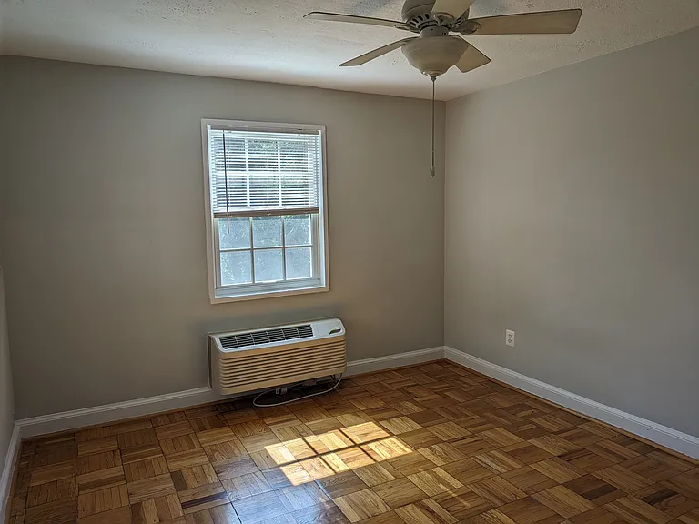 1716 W Abingdon Dr — Photo 15