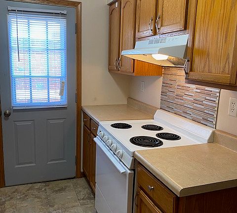 4th image of 1105 Oak St APT D