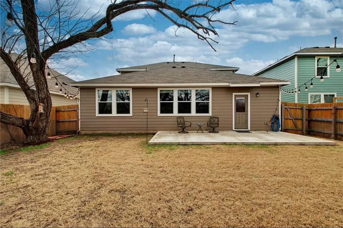 5 bed, 2612 sqft, $2,900 — Photo 3