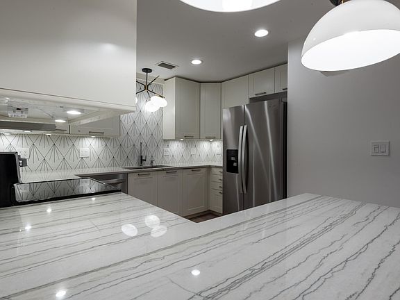 Designer kitchen, just renovated, w/quartzite counters