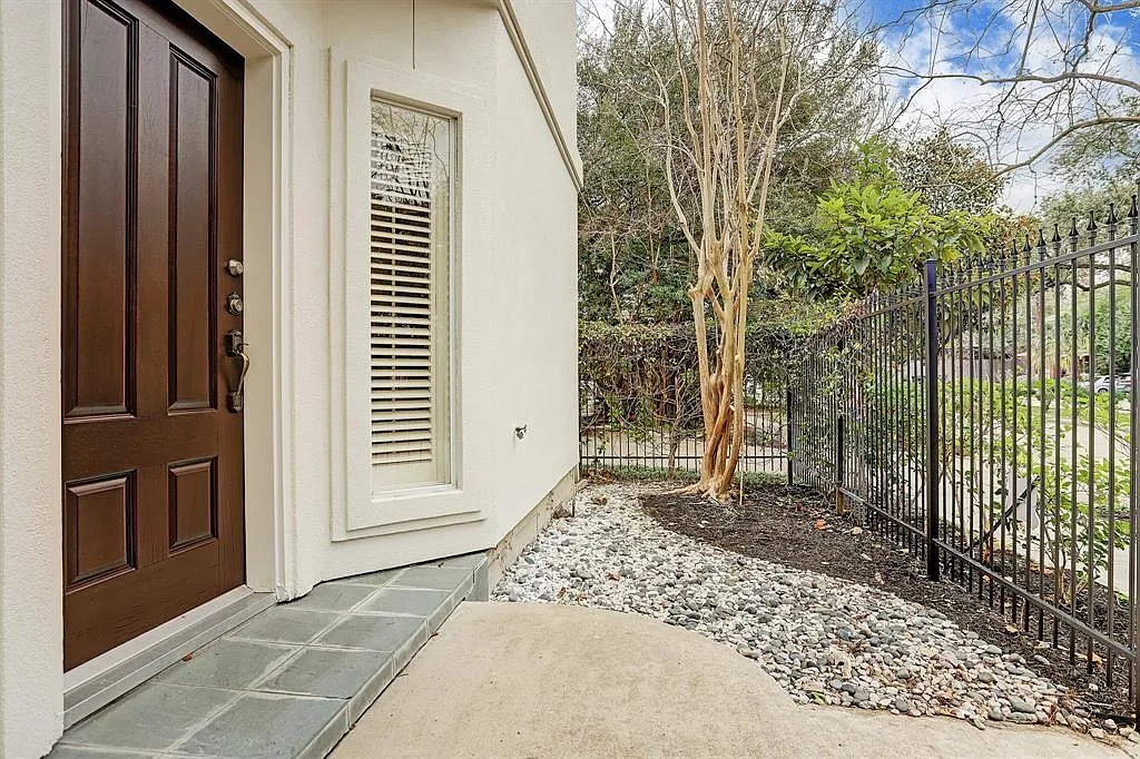 3 bed, 3.5 bath, 2558 sqft, $3,800 — Photo 3