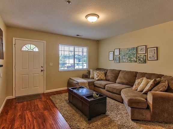 4th image of 10220 Roberta Pl