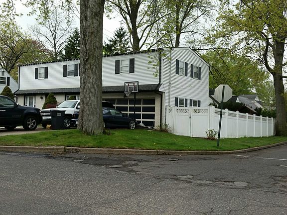3rd image of 121 Clinton Park Dr