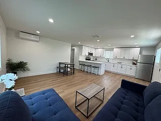 816 E 87th Pl — Photo 16