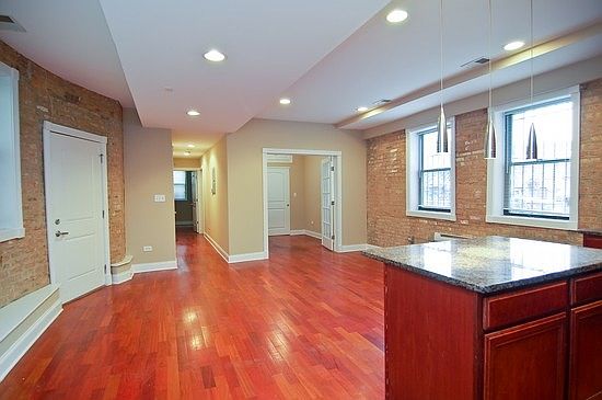 2nd image of 6410 N Hoyne Ave