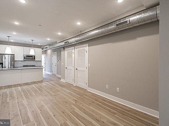4th image of 715 S 51st St Unit 2